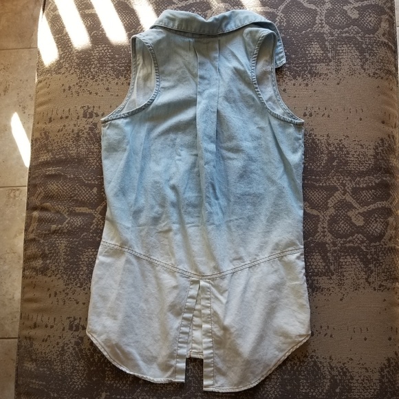 Ombre Denim-style Blouse Button Up Sleeveless - Picture 2 of 2